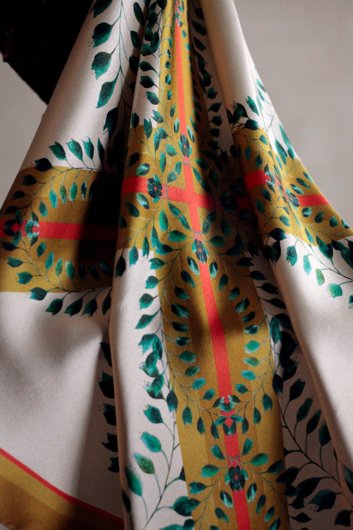 26"x26" Victoire 100% Silk